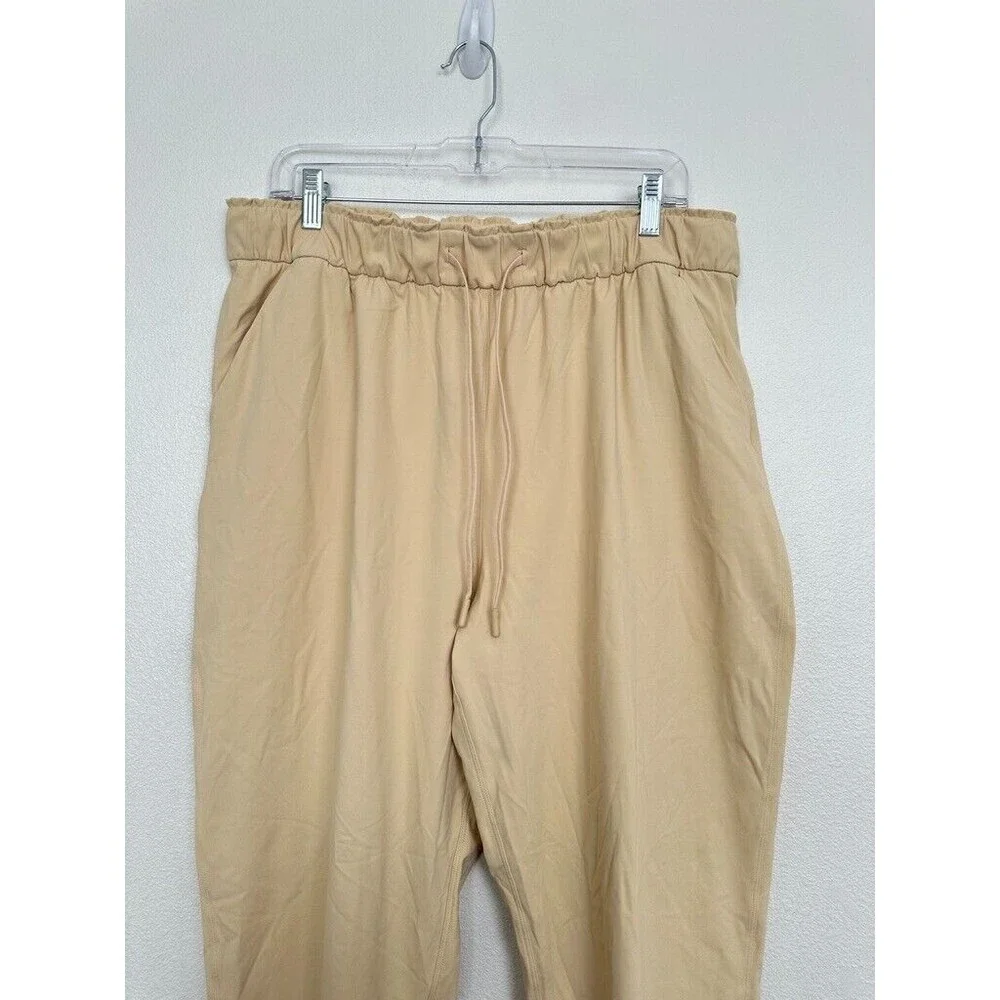 Lululemon Stretch High Rise Jogger in Beige Athleisure Tapered Pocket Women's 14